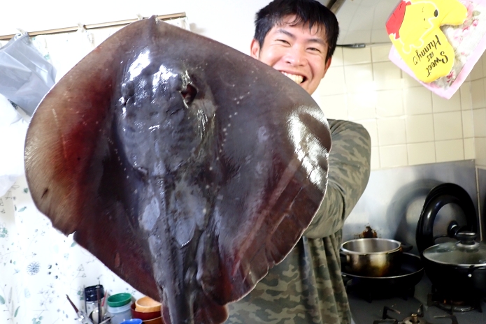 エイの仲間で最も美味しいとされるホシエイの食べ方をご紹介 肝が絶品です Salt Fresh 魚の総合サイト ソルフレ