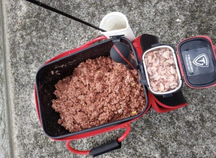 グレのフカセ釣りは撒き餌で差がつく！作り方と配合を大会経験者が解説